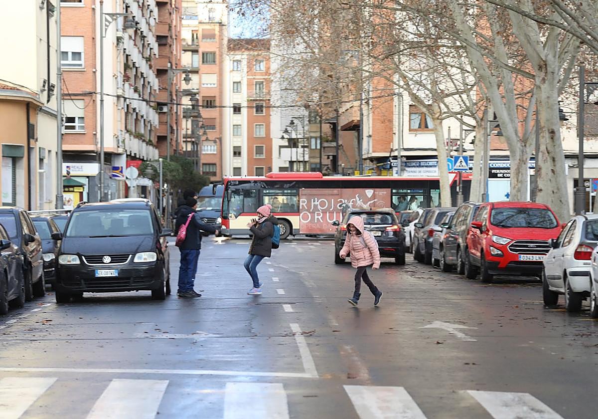 Tramo de la calle Belchite, junto a la vieja estación de autobús y el colegio Espartero, que será peatonalizado.