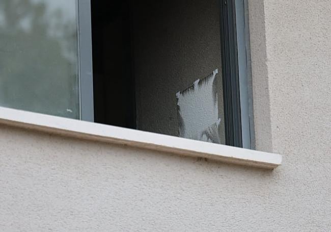 Interior de la habitación afectada por el fuego.