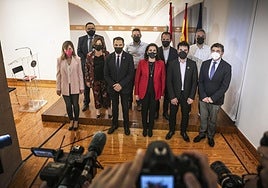 La presidenta Andreu, con los partidos y agentes sociales tras la firma del acuerdo en el que se solicitaba la conexión por Pancorbo, en 2021