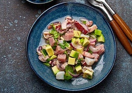 Un plato de ceviche, típico peruano.