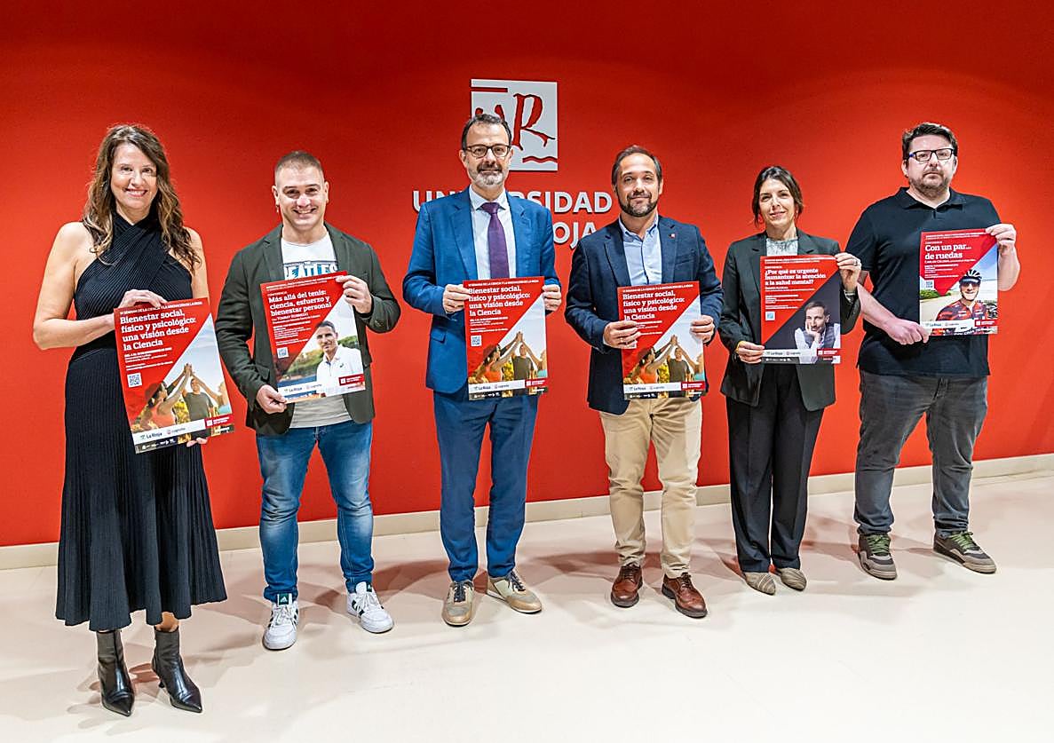 Beatriz Robredo y Alberto Magreñán, codirectores de la V Semana de la Ciencia, junto al viceconsejero Miguel Ángel Fernández, el vicerrector Eduardo Fonseca, la concejala Rosa Fernández y el otro codirector, Jorge Lorenzo.