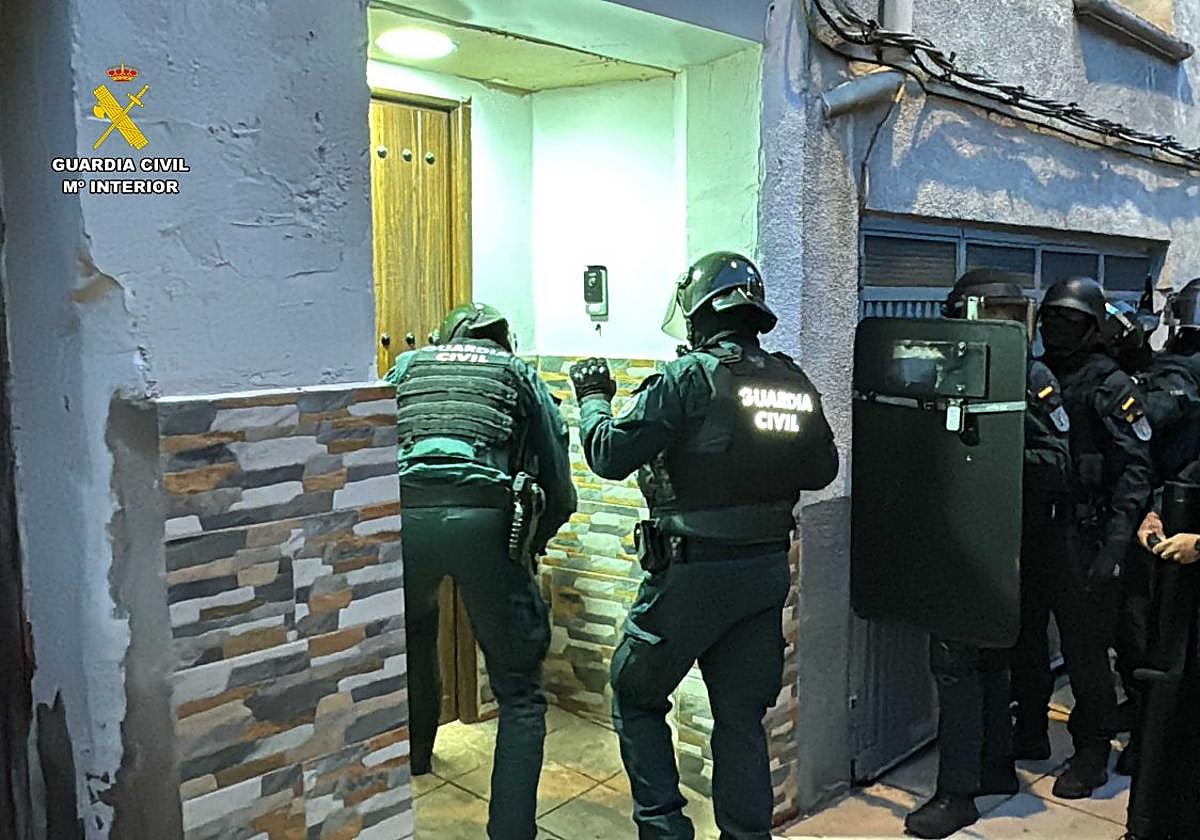 Operación de la Guardia Civil en Calahorra contra el tráfico de 'speed' en 2024.