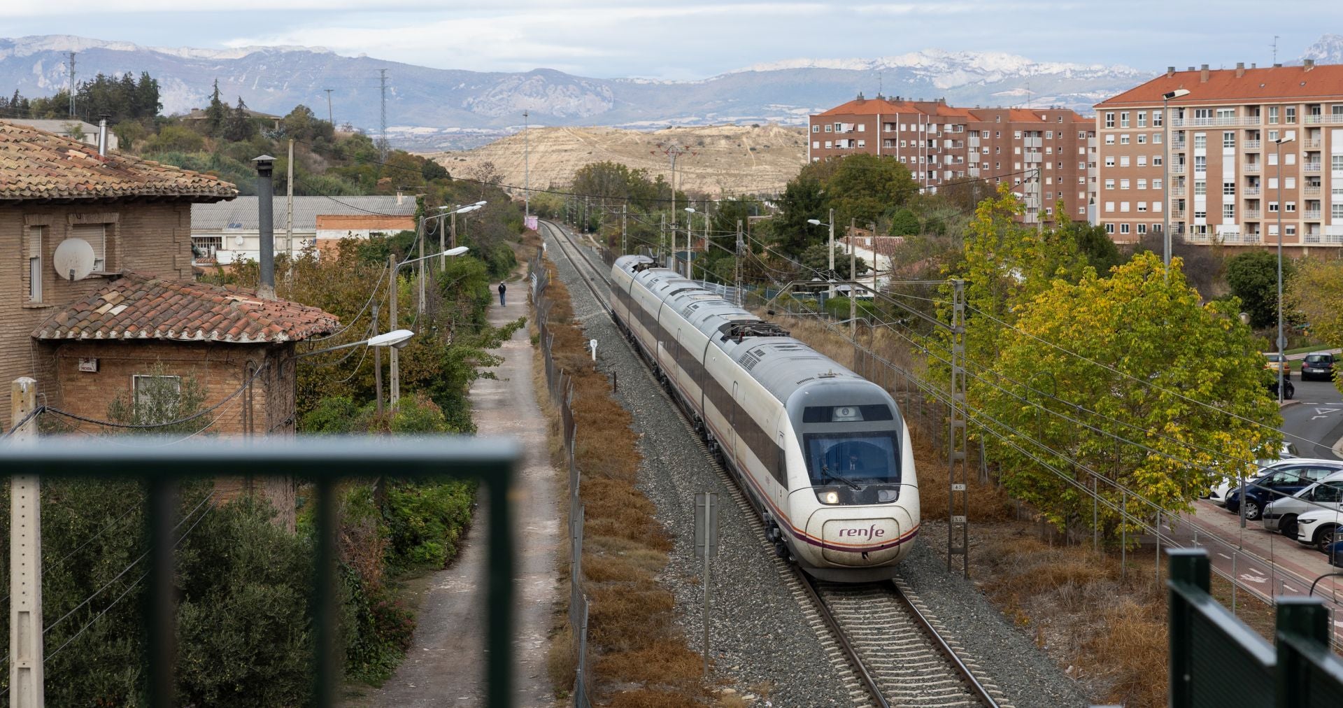 El tren de Miranda abandona Logroño por El Cubo
