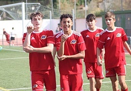 Los jugadores de la Sub'14 riojana celebran un gol.