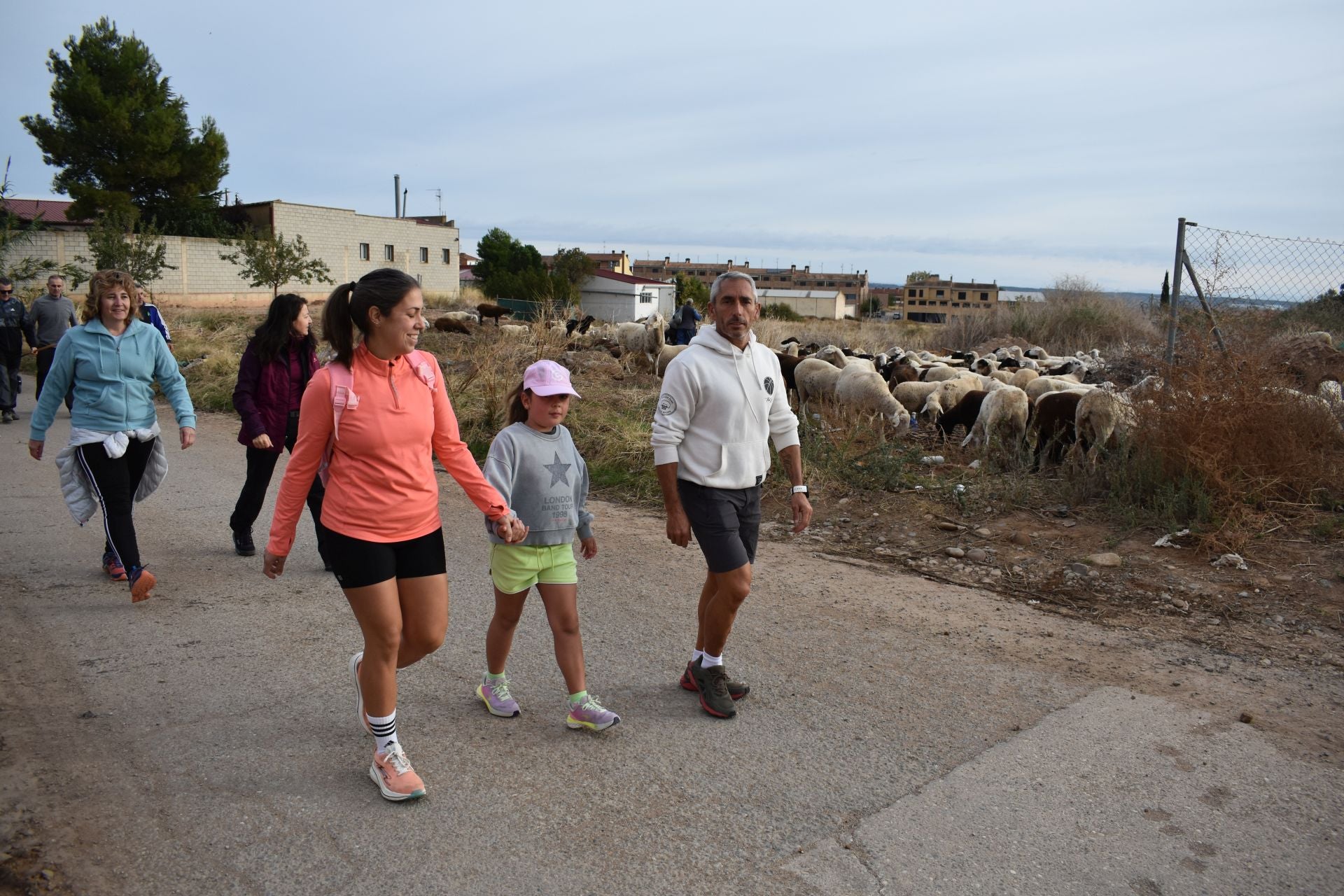 Las imágenes de la marcha contra el cáncer en Aldeanueva