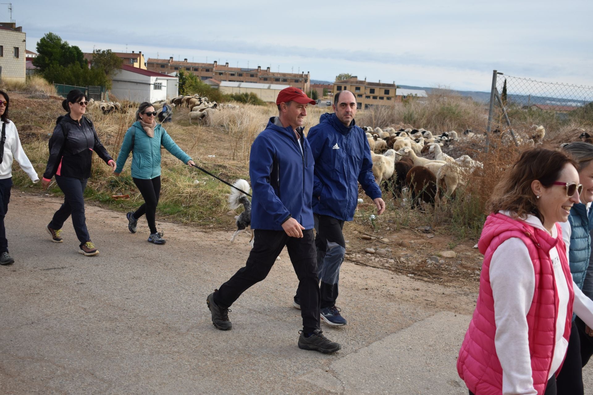 Las imágenes de la marcha contra el cáncer en Aldeanueva