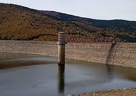 Pantano de Pajares en una imagen de este domingo.
