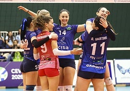 El OCISA Haro Rioja Vóley celebra la victoria tras enfrentarse al OK Buducnost de Montenegro