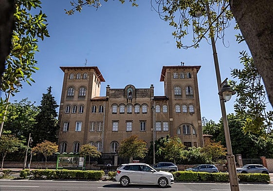 Edificio de Corazonistas, en cuya parcela sur se levantará el edificio de Medicina.