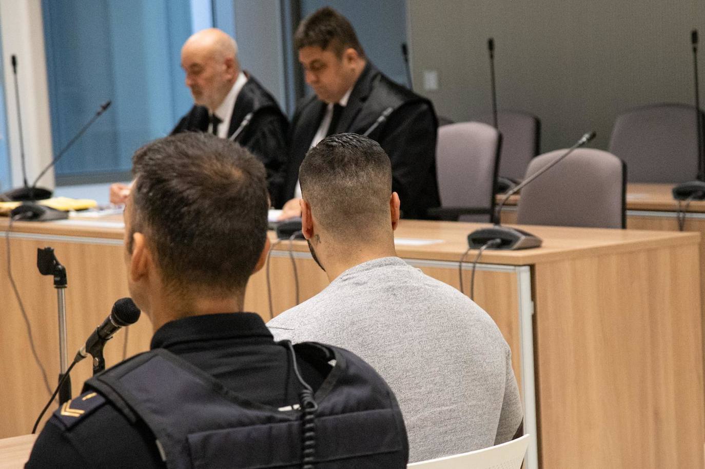 El acusado, antes de aceptar la pena de cárcel impuesta por la Audiencia Provincial.