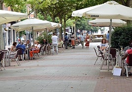 Imagen de archivo de una terraza en Logroño.