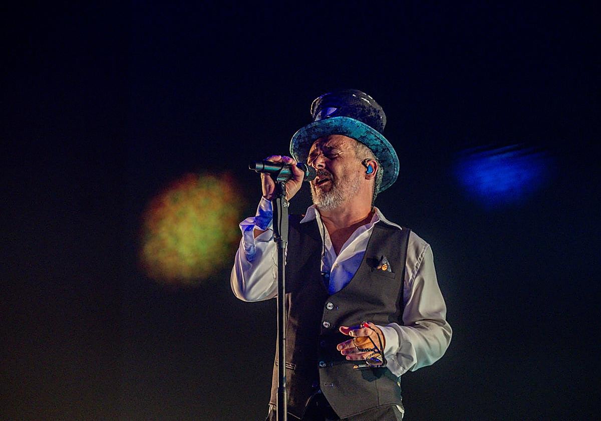 Santi Balmes, cantante de Love of Lesbian.