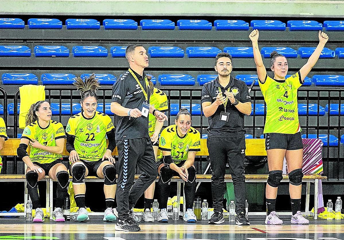 Luismi Ascorbe dirige al Grafometal durante su encuentro contra el Bera Bera.