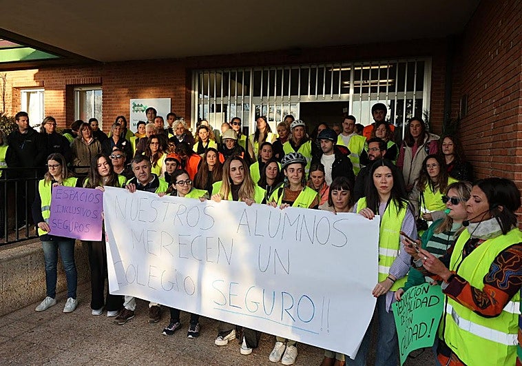 Los trabajadores del Marqués de Vallejo reclaman un nuevo colegio