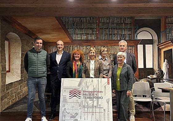 Impulsores de la iniciativa, ayer en el Palacio de Bendaña de Haro.