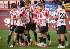 Los jugadores de la UD Logroñés celebran uno de los goles anotados ante el Utebo.