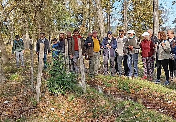 El Paseo Saludable jarrero visita la caseta del cuervo