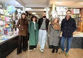 Los ilustradores Lady Desidia (i), Carmen Segovia, Diego Rodríguez, Sara Morante y Javi Rey.