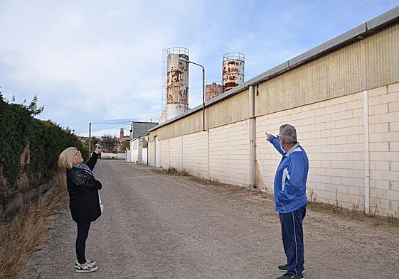 Vecinos de la calle Camino del Carmen de Calahorra llevan diez años reclamando alumbrado