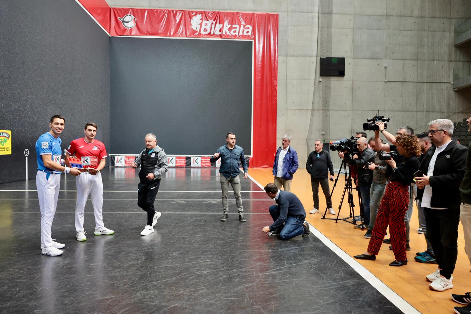 Las imágenes de la elección de material para la final del Cuatro y medio