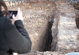 Primer lienzo de muralla descubierto.