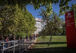 La UR es la universidad pública con menor número de alumnos del país.