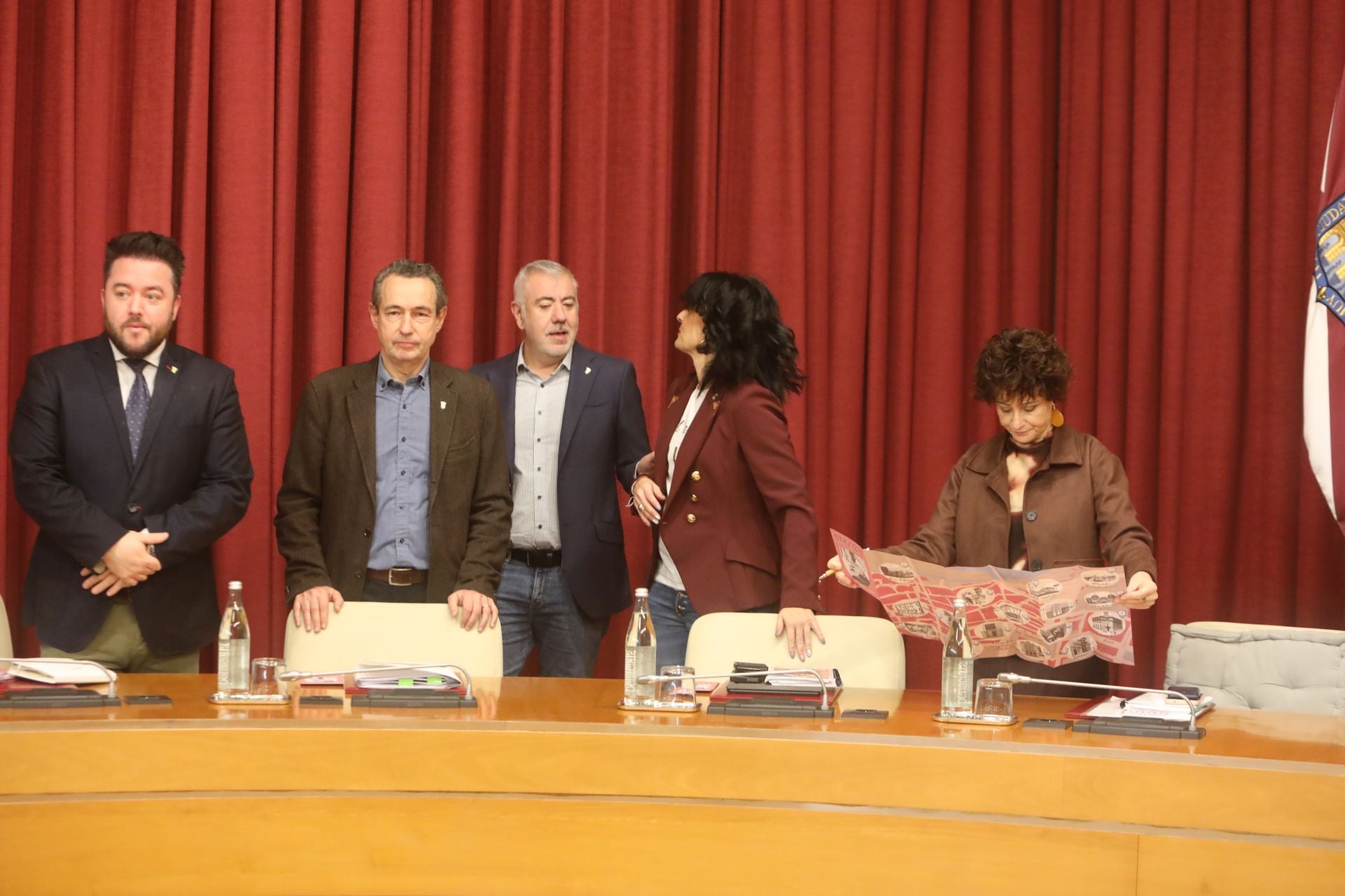 Las imágenes del pleno extraordinario del Ayuntamiento de Logroño