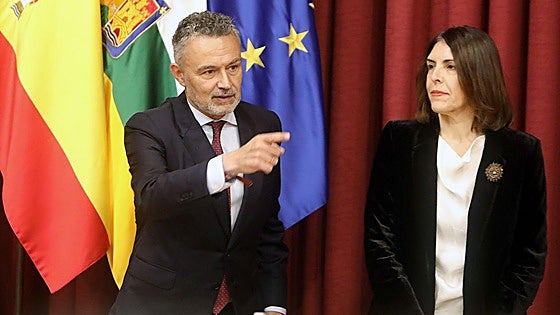 Las imágenes del pleno extraordinario del Ayuntamiento de Logroño