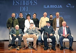 Fotografía de los protagonistas del documental, en la sala Gonzalo de Berceo.