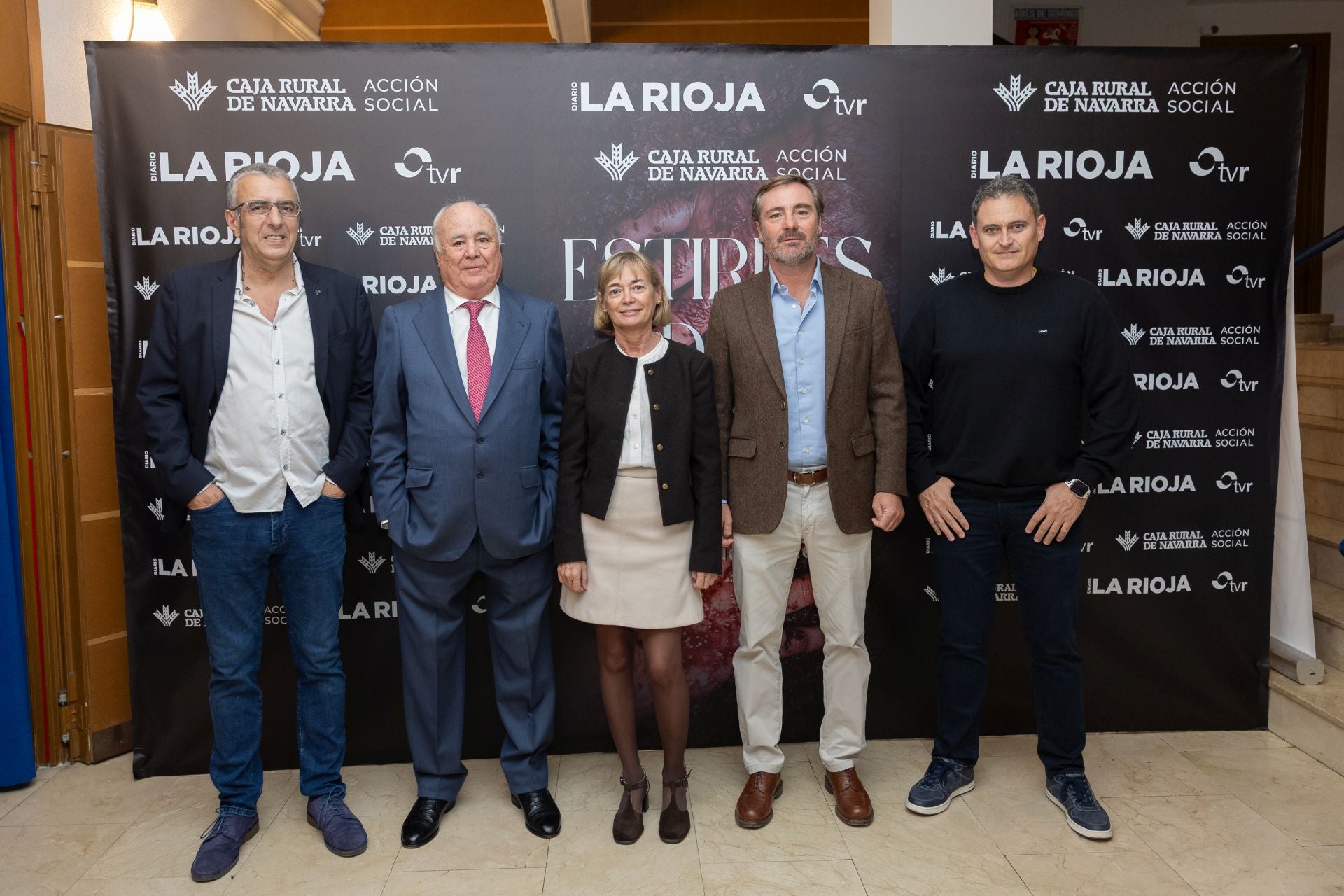 Alberto Gil, redactor y guionista del documental; Francisco Hurtado de Amézaga, de Marqués de Riscal; Teresa Cobo, directora del trabajo que se presentaba y del diario; Luis Hurtado de Amézaga, de Marqués de Riscal, y Leo Brox, realizador.