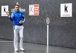 Zabala, durante la elección de material para la final del Cuatro y medio.