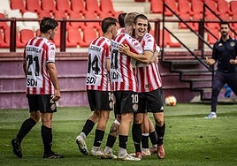 Los jugadores de la SDLogroñés celebran uno de sus goles de esta temporada.