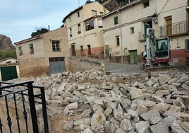 Obras en la calle San Miguel, junto al puente del Alhama.