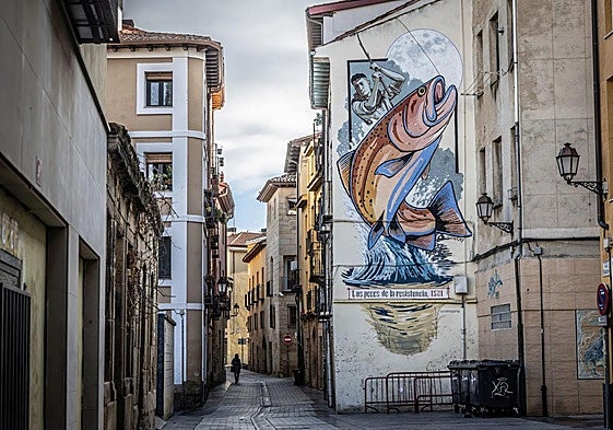 Obra de Susana Garay como homenaje a la resistencia de Logroño en el asedio de 1521 en la medianera de Herrerías 16.