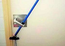 Sin cerrojo en el baño del Ayuntamiento, hoy en La Guindilla.