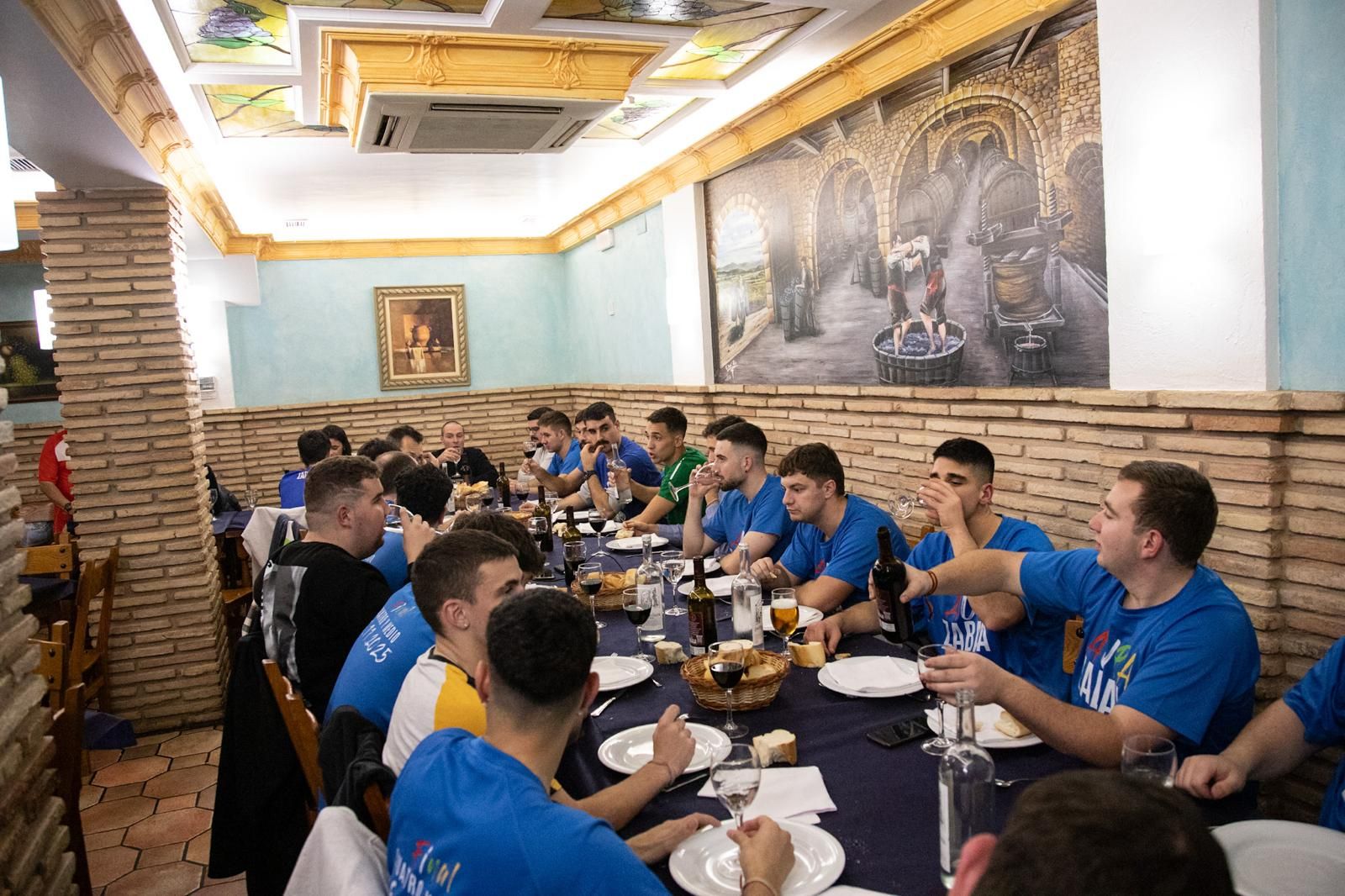 Zabala celebra su participación en la final con una cena