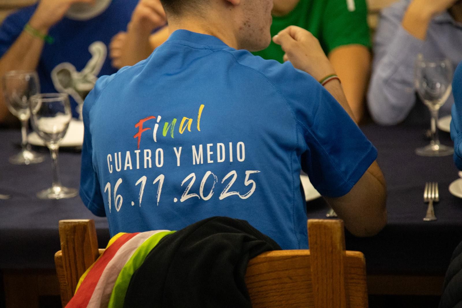 Zabala celebra su participación en la final con una cena