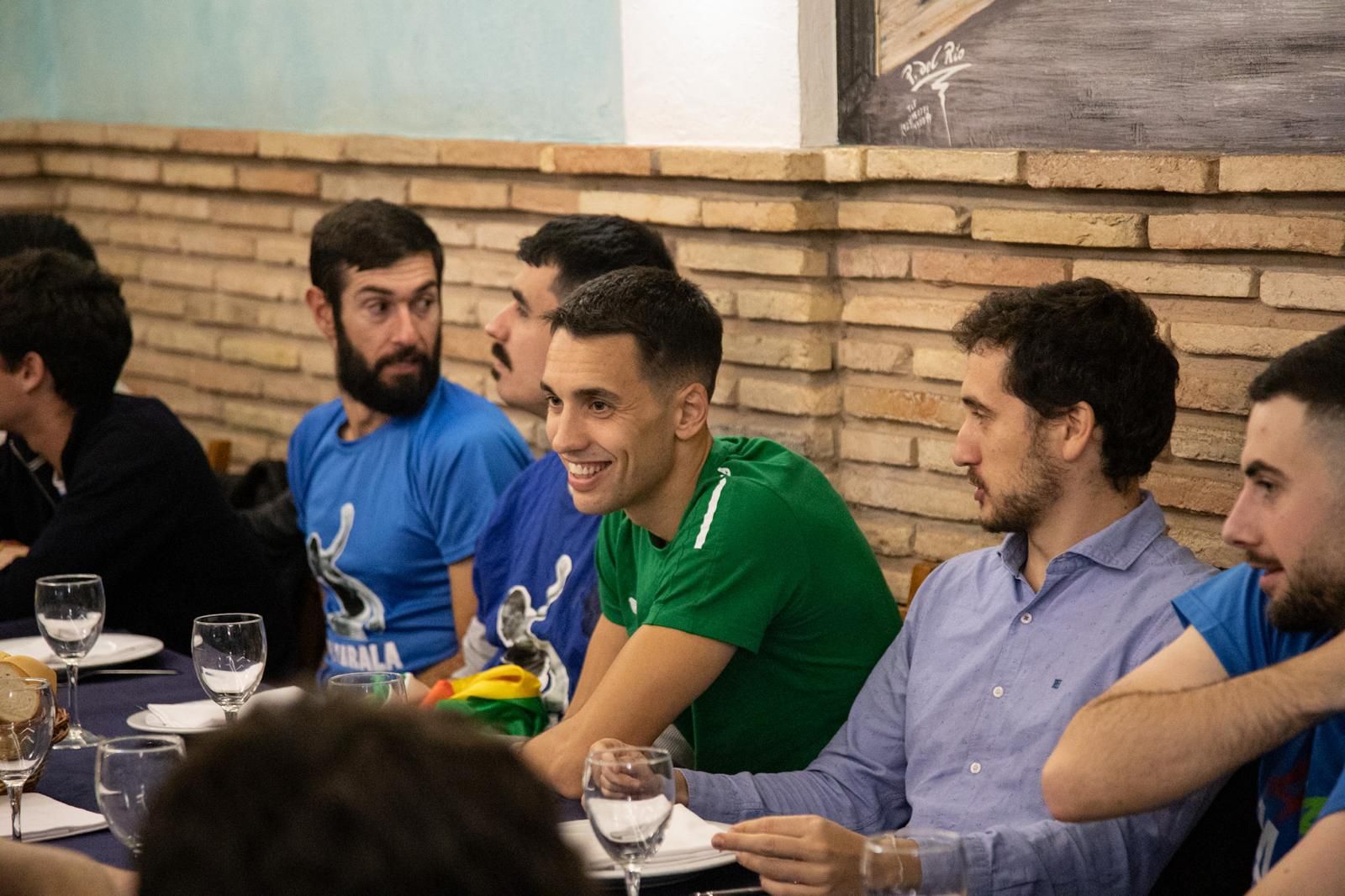Zabala celebra su participación en la final con una cena
