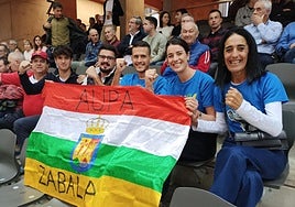 La familia de Zabala, listos para animar al pelotari.