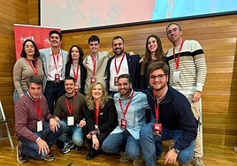 Rubén Zúñiga, secretario general de Juventudes Socialistas de La Rioja, con su equipo.