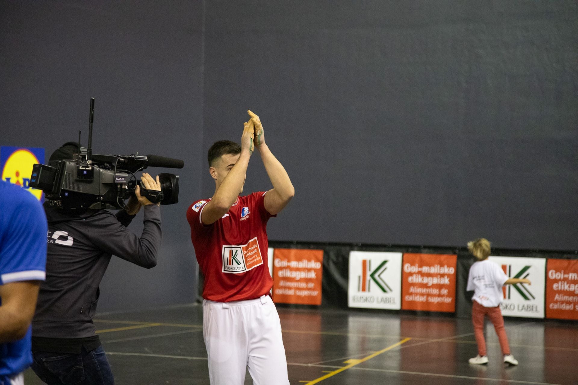 Las imágenes del debut de Carmelo Loza