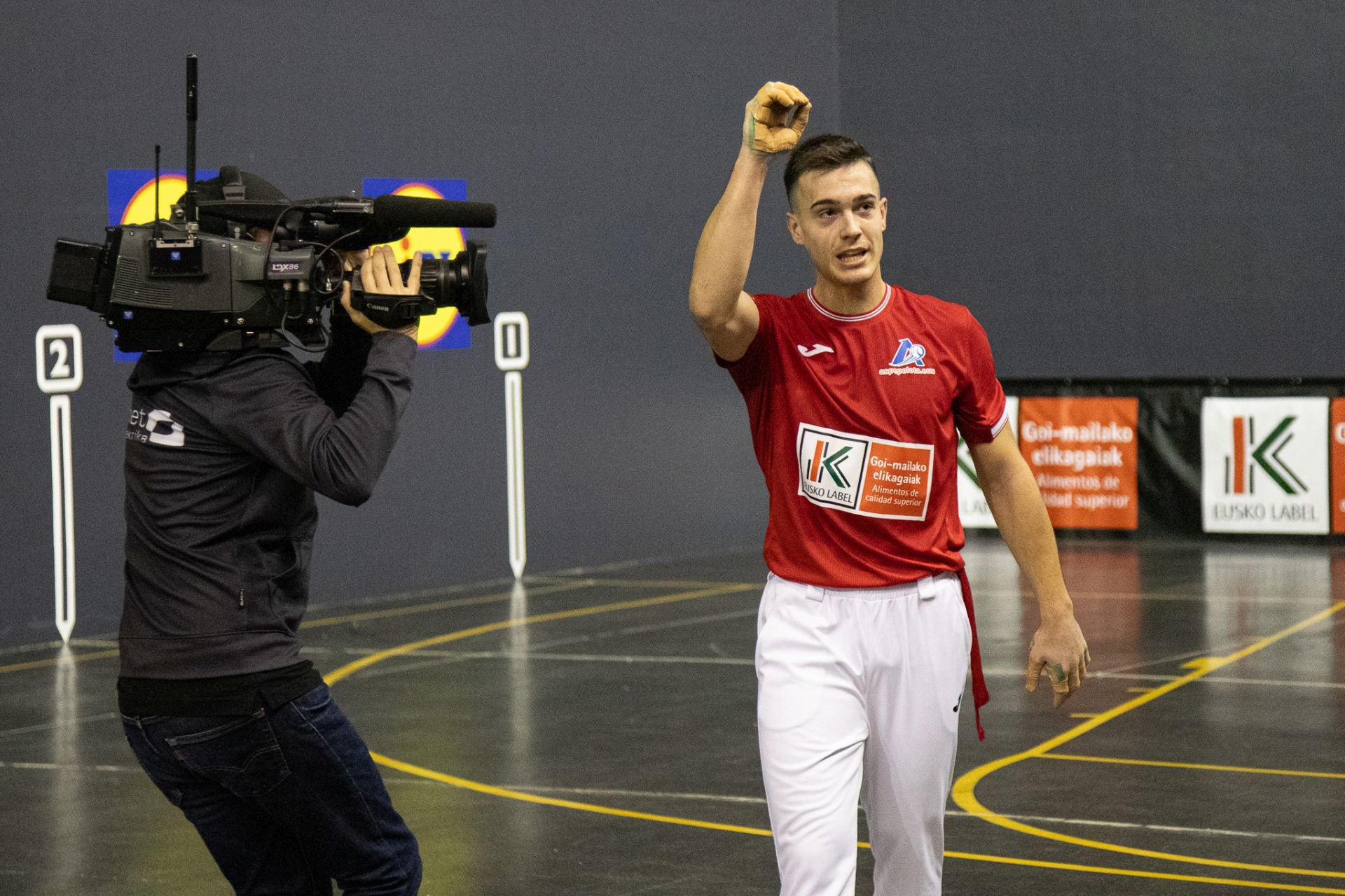 Las imágenes del debut de Carmelo Loza