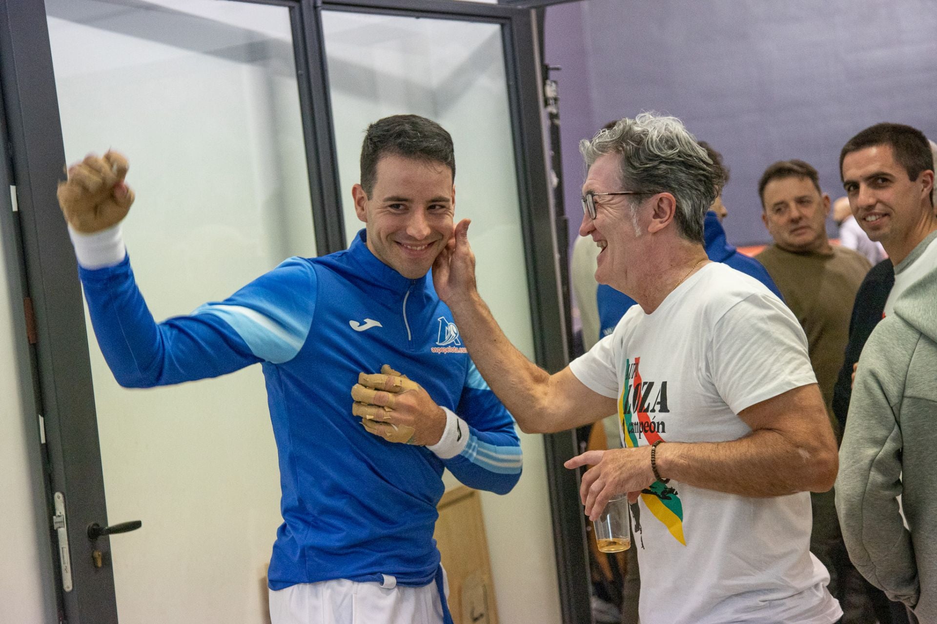 Las imágenes del debut de Carmelo Loza