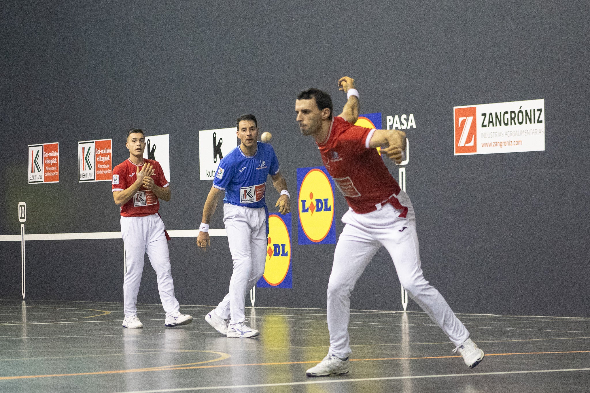 Las imágenes del debut de Carmelo Loza