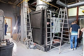 Obras para la instalación de la maquinaria del nuevo horno crematorio, en una imagen de archivo,