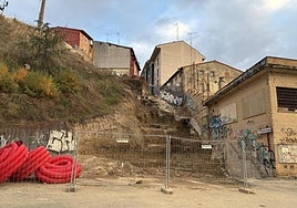Estado de las obras de las futuras escaleras, ayer.
