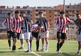 Partido entre la UD Logroñés B y el Haro en la Ciudad Deportiva.