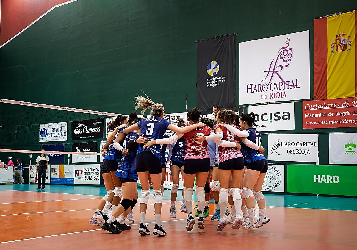 Las riojanas celebran un triunfo.