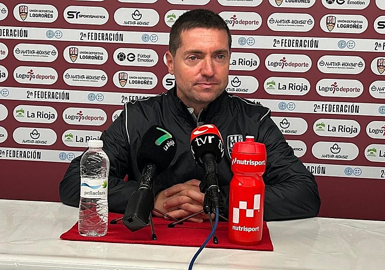 Unai Mendia, técnico de la UD Logroñés, antes de la rueda de prensa.