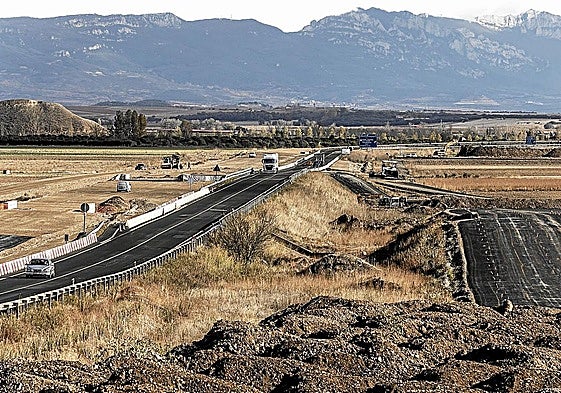 Imagen de archivo de las obras de la A-12 o autovía del camino, a la altura de Grañón.